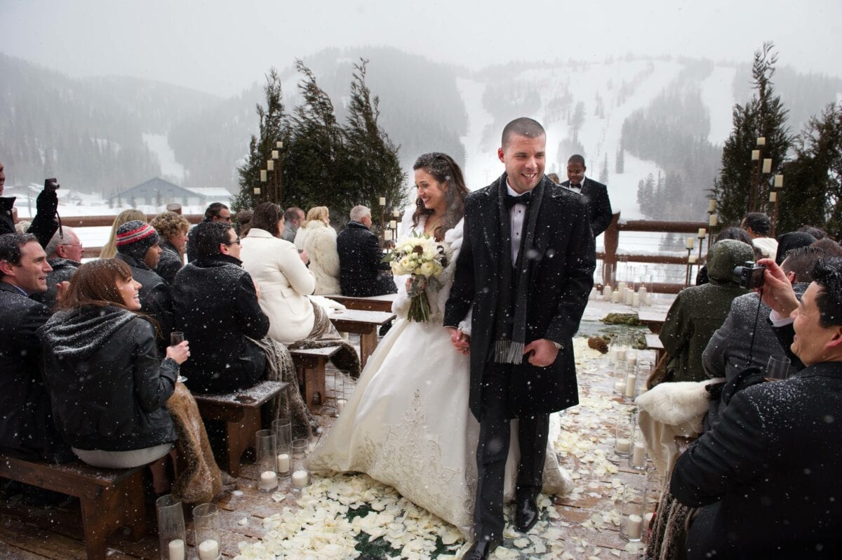 06-winter-wedding-ceremony